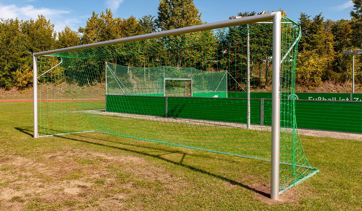 feststehend-fussballtor-netzbuegel Feststehend Fußballtor mit Netzbügel
